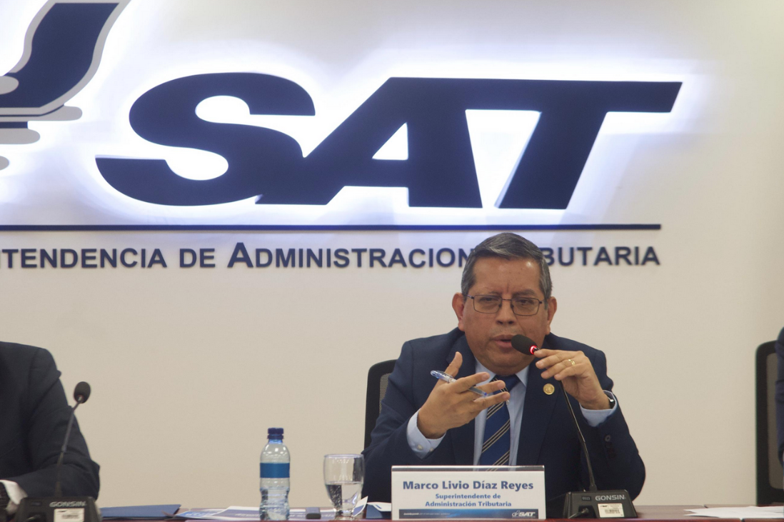 Jefe de SAT obtiene licencia para ausentarse de sus labores