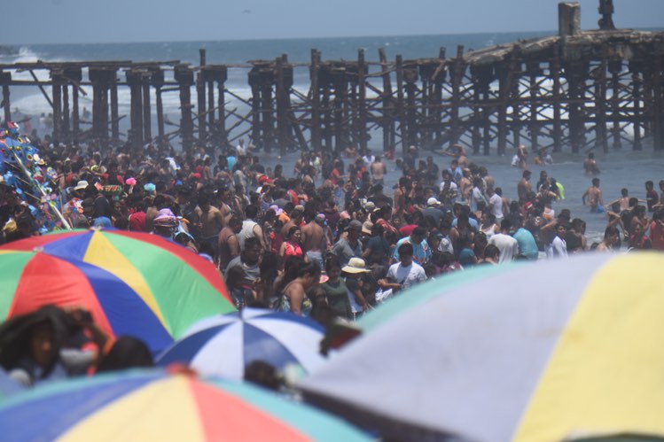 playa del Puerto San José en Semana Santa 2022