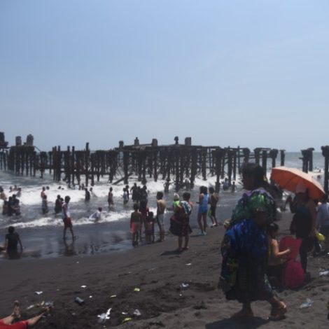 playa del Puerto San José en Semana Santa 2022