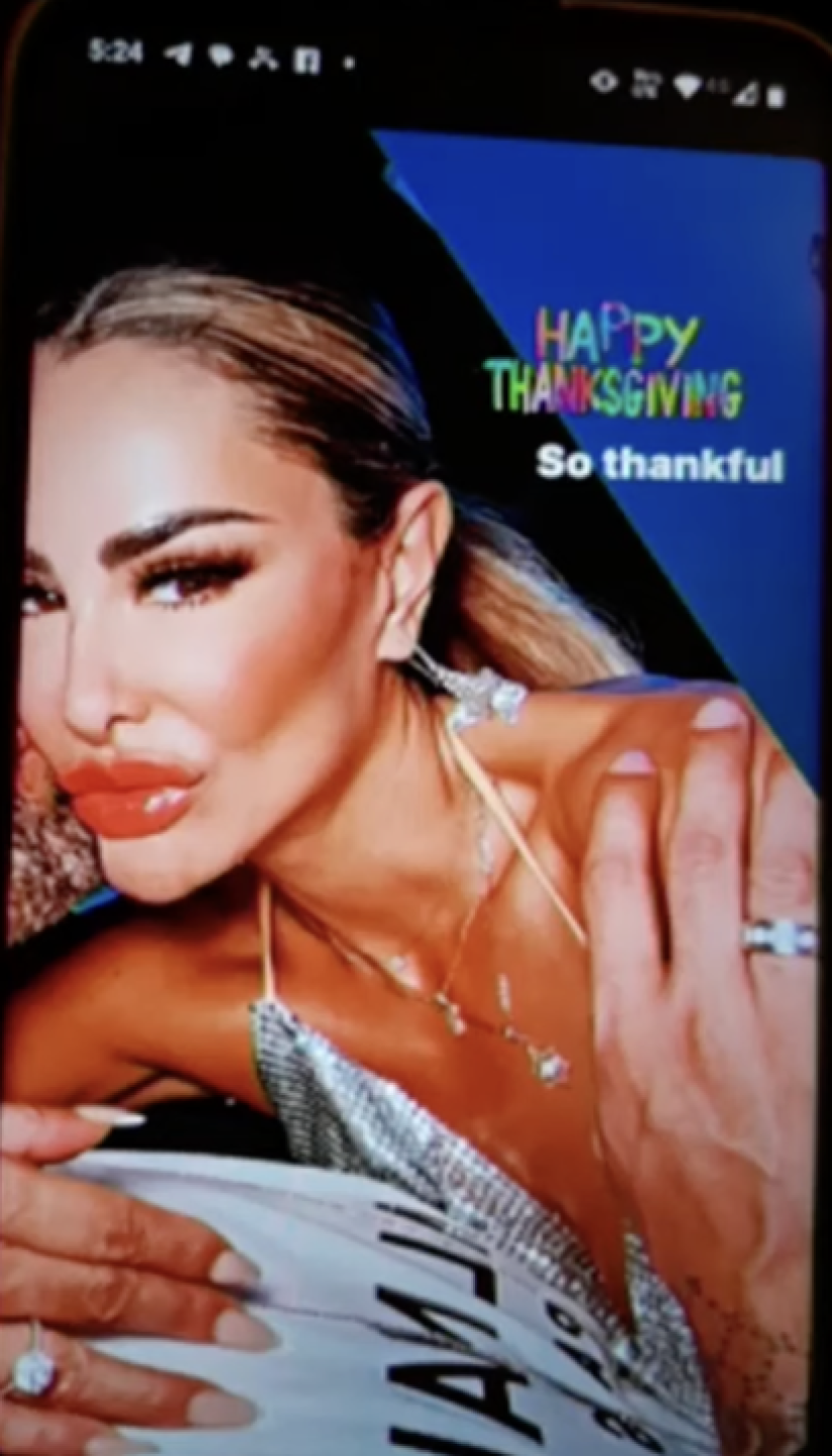 Ninel Conde Thanksgiving con anillo de compromiso