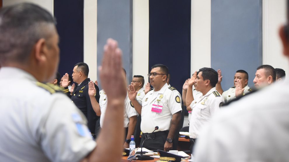 Juramentan a la nueva cúpula de la PNC