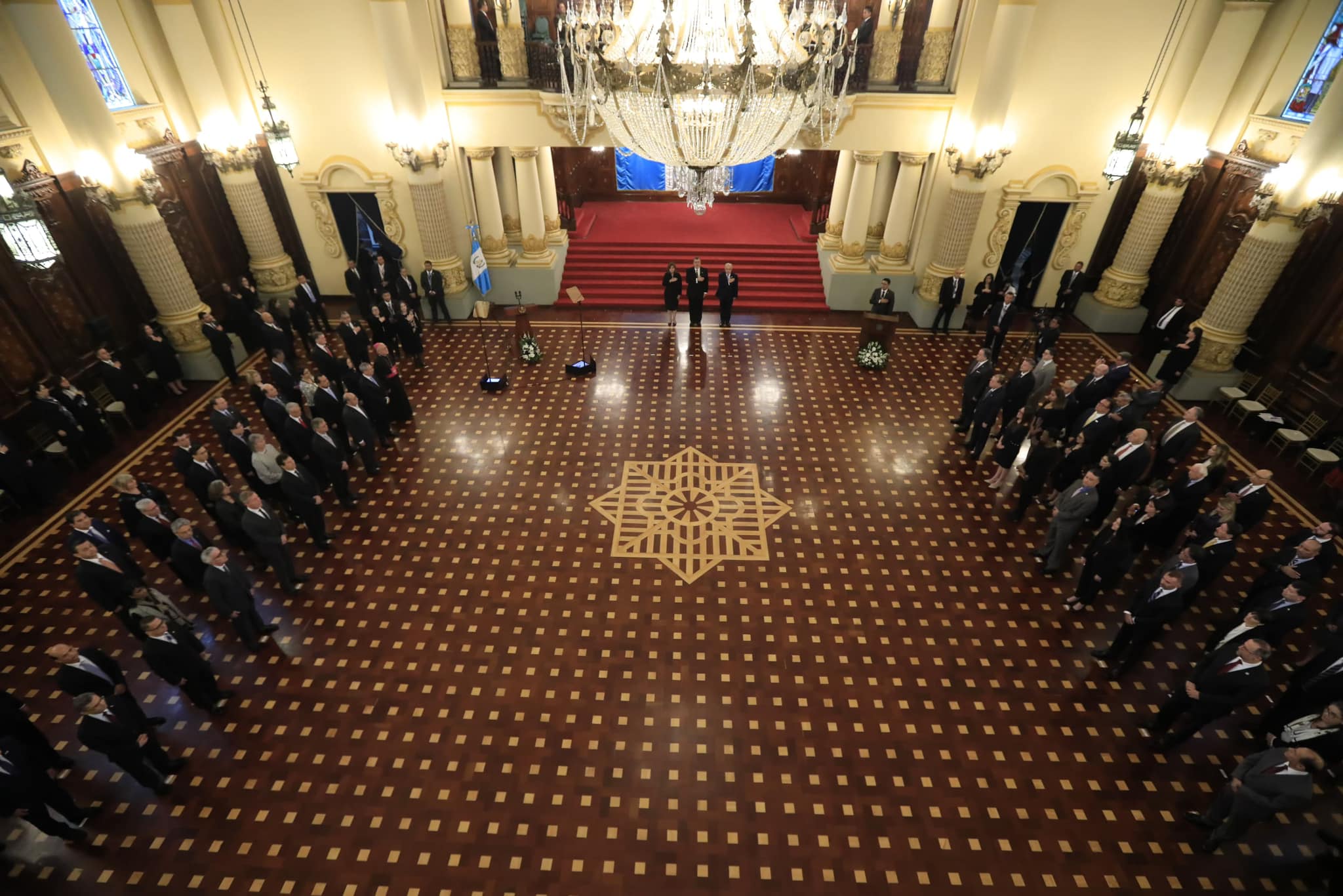 Gobernantes Karin Herrera y Bernardo Arévalo reciben saludo del Cuerpo Diplomático